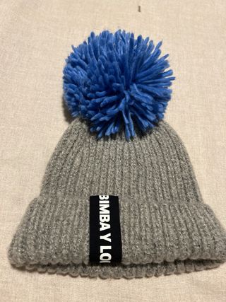 Gorro Bimba y Lola lana gris pompón azul