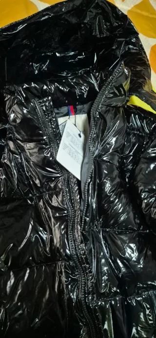 Chaqueta brillante negra