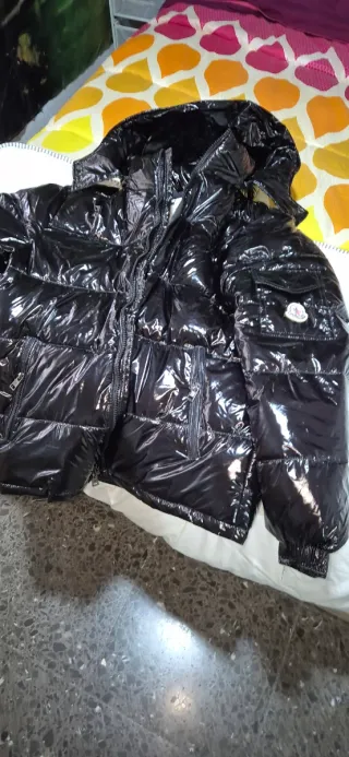 Chaqueta brillante negra
