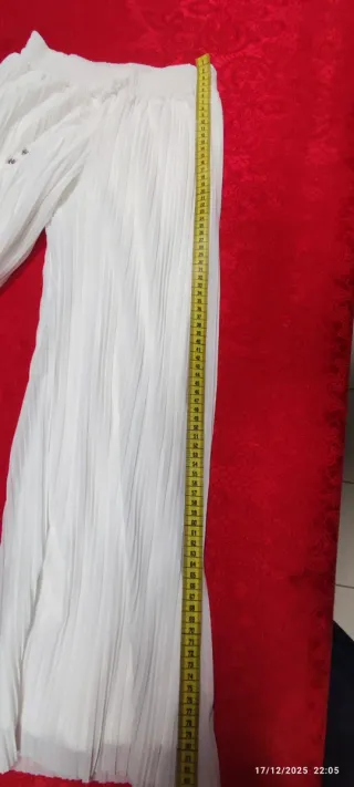 Pantaloni bianchi a gamba larga plissettati