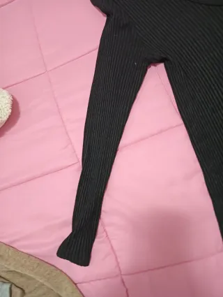 Vestido de punto negro con botones