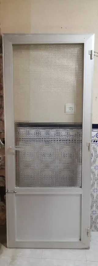 Puerta de aluminio con cristal