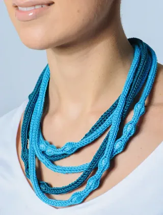 Bisutería tejida con tricotín 15 proyectos paso...