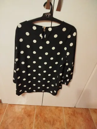 Blusa negra lunares blancos Talla M