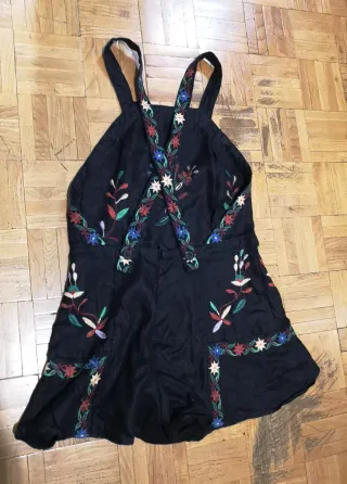 Peto Zara Negro Bordado Flores