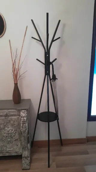 Perchero de hierro negro