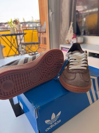 Adidas Spezial Marrones y Blancas