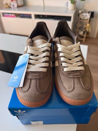 Adidas Spezial Marrones y Blancas