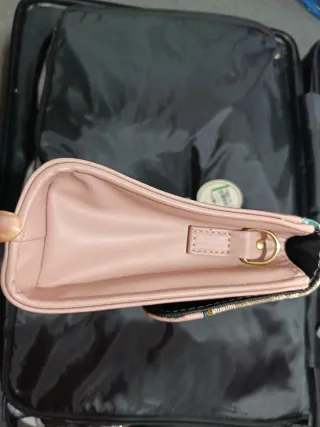 Bolso de mano rosa y multicolor