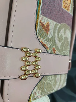 Bolso de mano rosa y multicolor