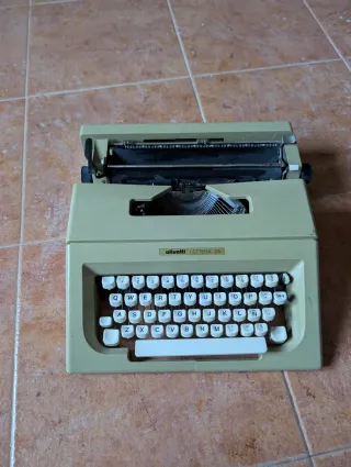 Máquina de escribir Olivetti Lettera 25