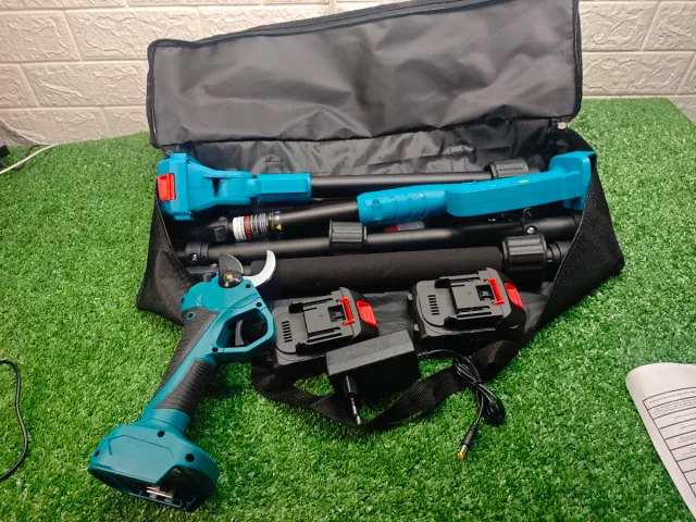 Forbici da potatura telescopiche + accessori