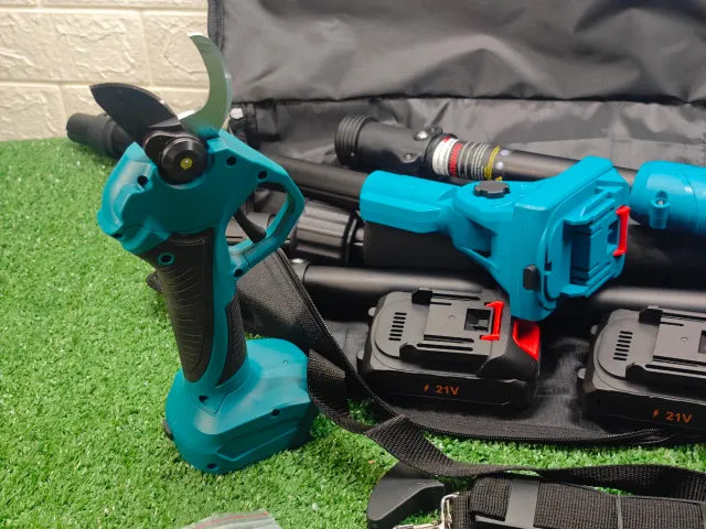 Forbici da potatura telescopiche + accessori