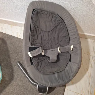 Mecedora de bebé Nuna gris