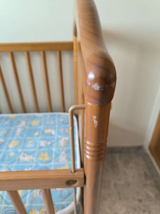 Cuna de madera poco usada