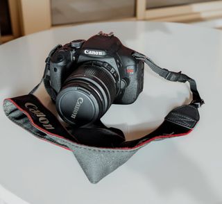 Cámara Canon EOS 600D + Objetivo