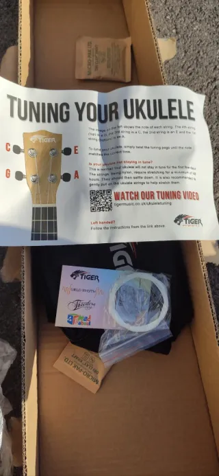 NUEVO Pack Ukelele Soprano Tiger Funda Estrenar