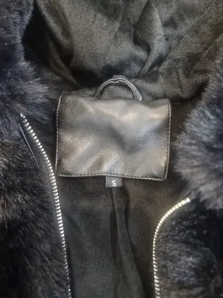 Abrigo pelo y cuero negro