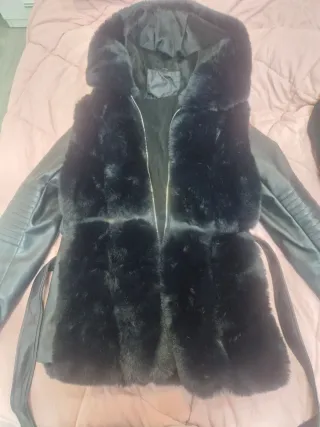 Abrigo pelo y cuero negro