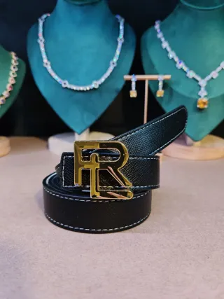 Cinturón Negro con Hebilla Dorada LR
