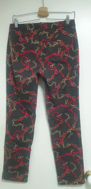 Pantalón mujer ZARA estampado cadena