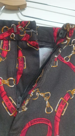 Pantalón mujer ZARA estampado cadena