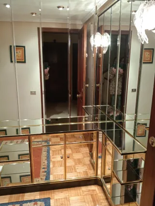 Entrada y esquinera cristal y metal dorado