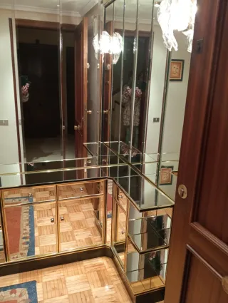 Entrada y esquinera cristal y metal dorado