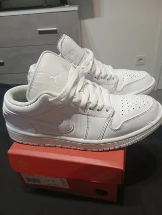 Zapatillas Jordan 1 Low Blancas Talla 43