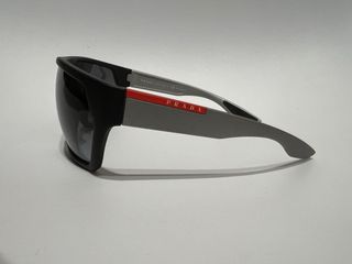 Gafas de sol Prada negras y grises