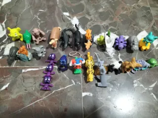 Lote 23 figuras huevos Kinder