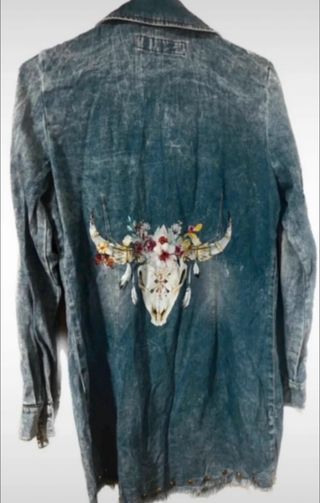 Vestido Camisa Denim Customizado Calavera Flores