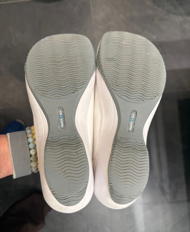 Zapatos Suecos Health+Tech, cómodos, blancos