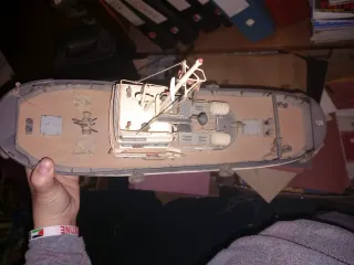 Maqueta Barco  con figuras de madera