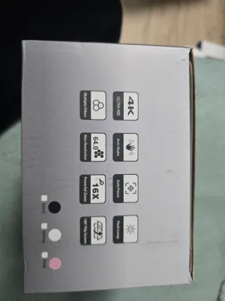 Cámara Digital 4K Negra y Plateada