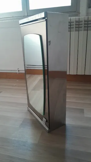 Armadio da bagno con porta in vetro