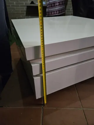 Mesa de centro blanca de madera