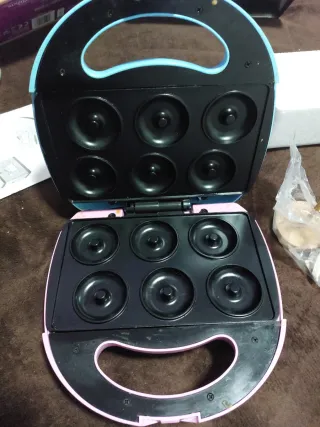 Gofrera Mini Donuts Nostalgia Eléctrics