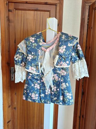 Traje de Fallera Azul con Flores Rosas