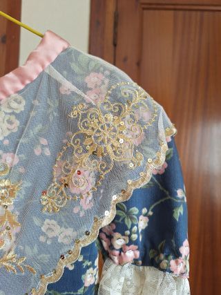 Traje de Fallera Azul con Flores Rosas