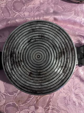 Pentola con coperchio in metallo e plastica