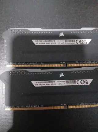 Corsair Memorias RAM DDR4 (2x8GB)