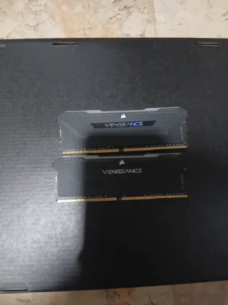 Corsair Memorias RAM DDR4 (2x8GB)