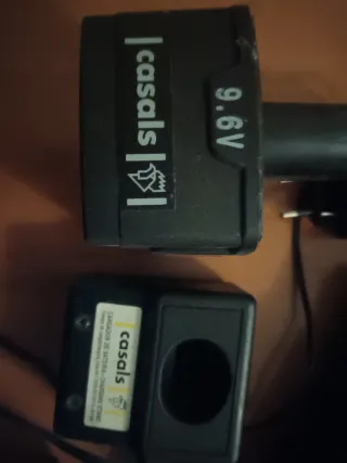 Atornillador Casals 9.6V con cargador