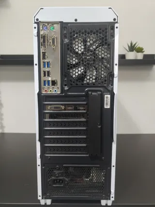 PC Sobremesa Blanco con led