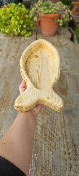 Bandeja de madera con forma de pez