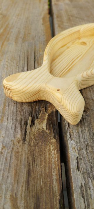 Bandeja de madera con forma de pez