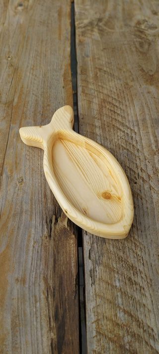 Bandeja de madera con forma de pez