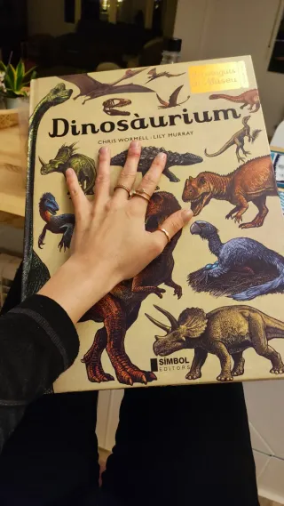 Precioso libro de dinosaurios