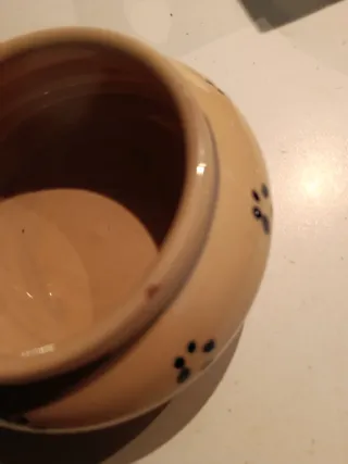 Vaso in terracotta beige con disegno blu